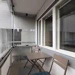 Freshly Renovated 2-bedroom In Centrum Appartement *