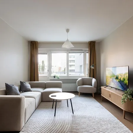 Freshly Renovated 2-bedroom In Centrum *