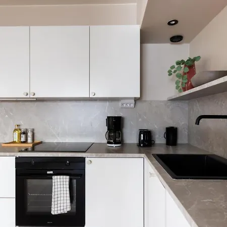 Freshly Renovated 2-bedroom In Centrum 公寓