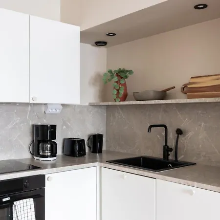 Freshly Renovated 2-bedroom In Centrum