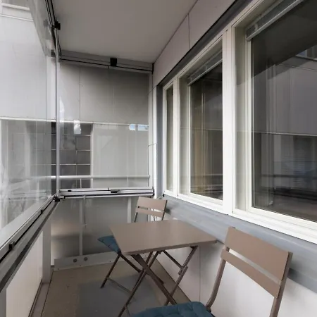 Freshly Renovated 2-bedroom In Centrum Appartement *