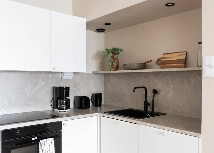 Freshly Renovated 2-bedroom In Centrum