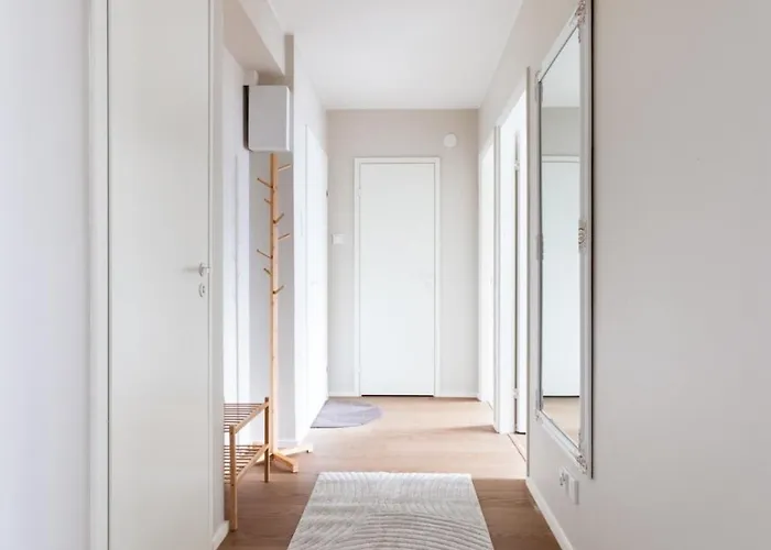 Freshly Renovated 2-bedroom In Centrum 公寓